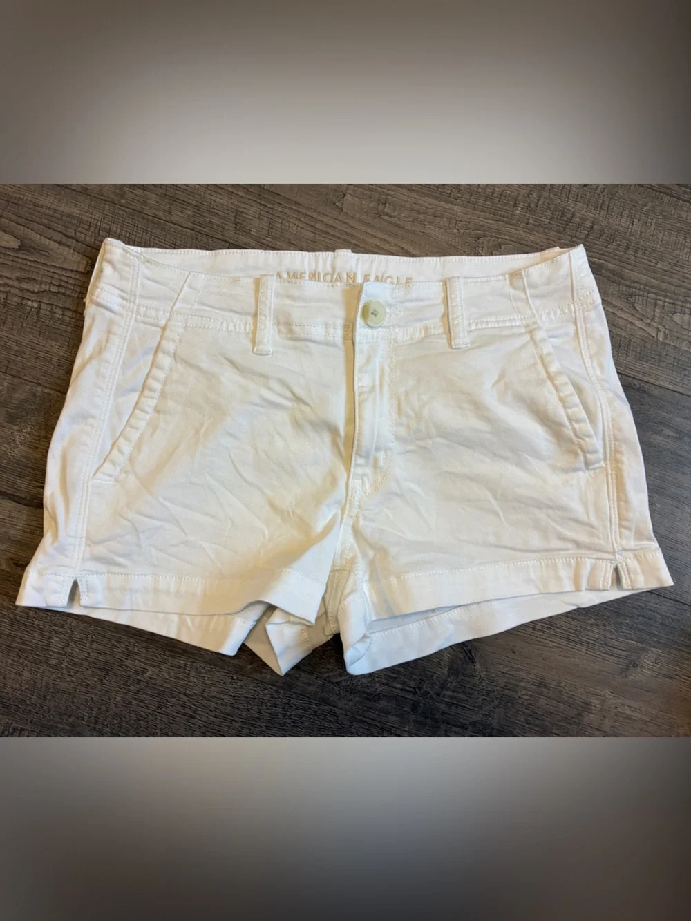 American Eagle Outfitters Women's White Midi Khaki Chino Shorties Sz: 6 NWOT
